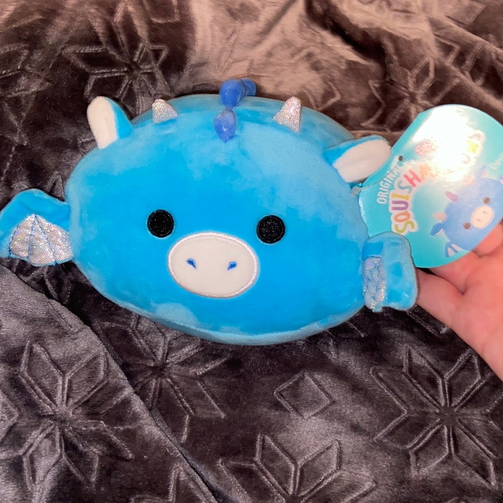Brand New Devin the Cow Stackable Squishmellow with tags!
